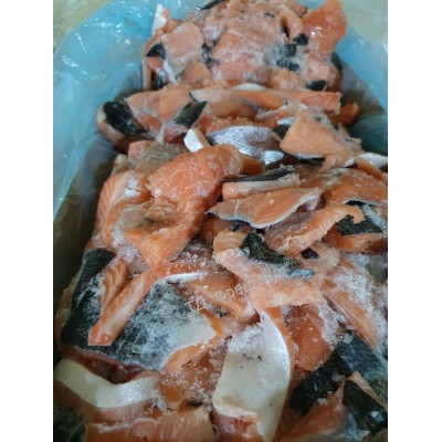 Шматки лосося заморожені (на шкурі) / Куски лосося замороженные (на шкуре)